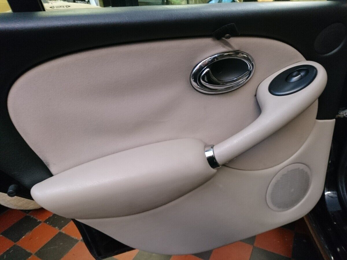 Headlining upholstery by 1st Class Covers