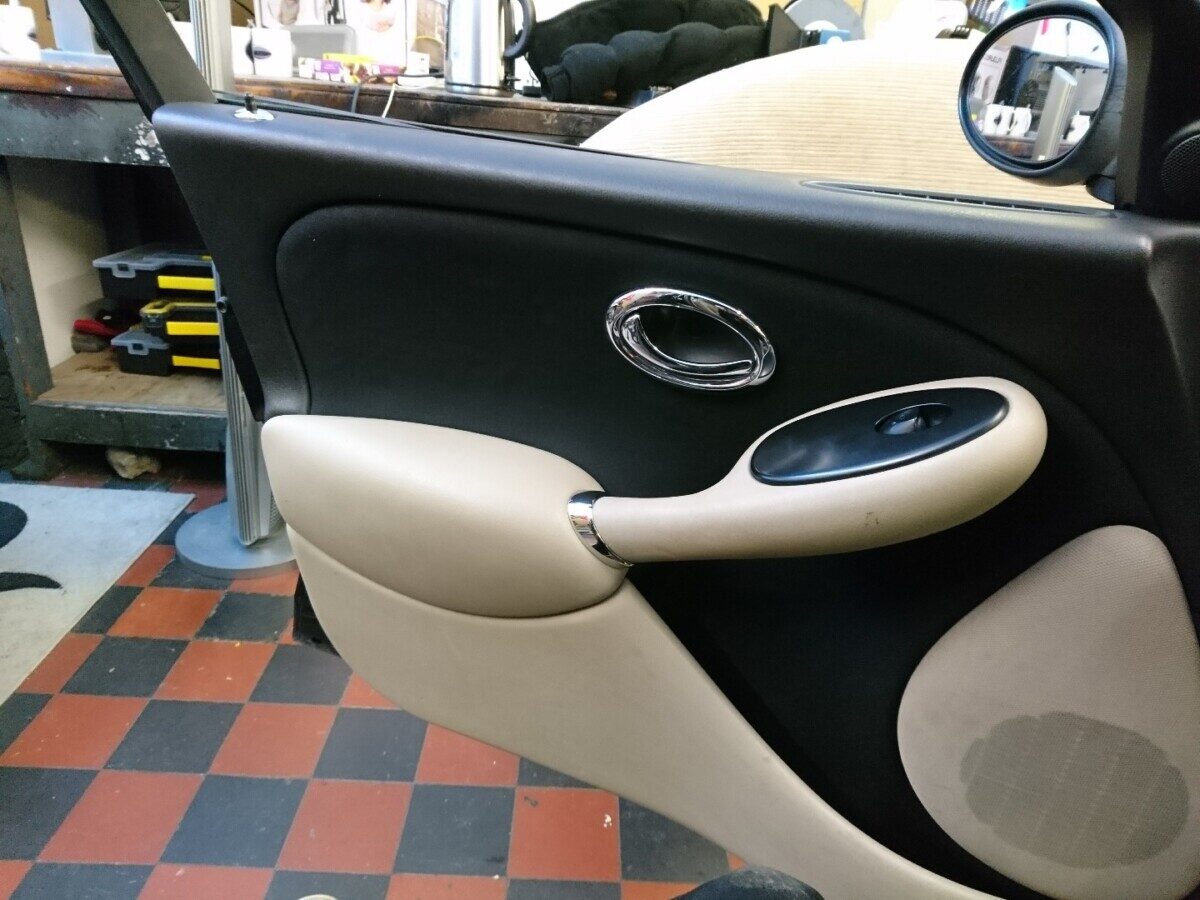 Headlining upholstery by 1st Class Covers